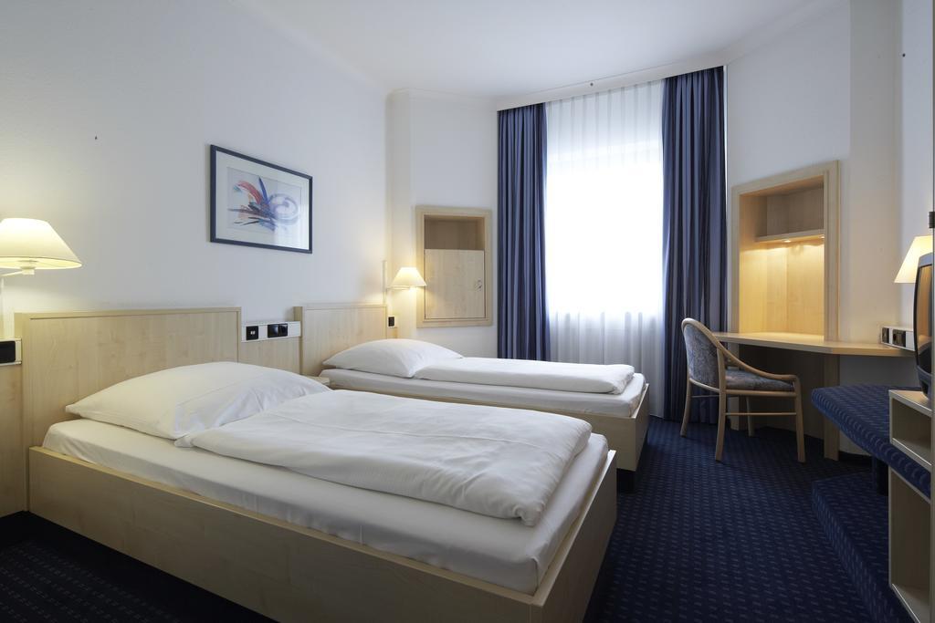 Intercityhotel Ulm Exterior photo